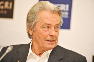 Almaty / Kazakistan - 12.02.2011: Fransız tiyatro ve sinema oyuncusu Alain Delon Kazakistan taraftarlarıyla bir toplantıda.