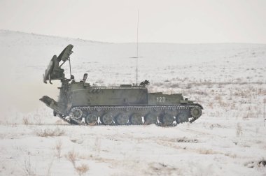 Almaty bölgesi / Kazakistan - 02.29.2012: Kazakistan silahlı kuvvetlerinin özel bir taşıyıcısı sahaya çıkıyor.