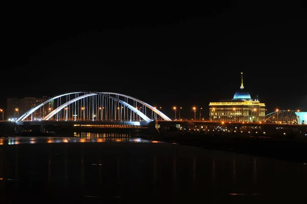 Nur Sultan Cazaquistão 2011 Iluminação Noturna Ruas Pontes Administração Presidencial — Fotografia de Stock