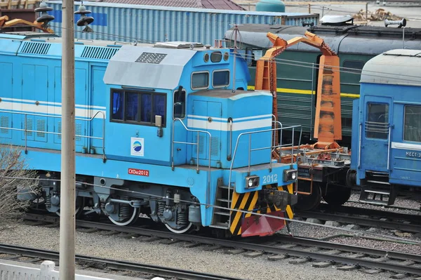 Almaty Bölgesi Kazakistan 2012 Demiryolu Kargo Lokomotifleri Için Işaretler Yönlerle — Stok fotoğraf