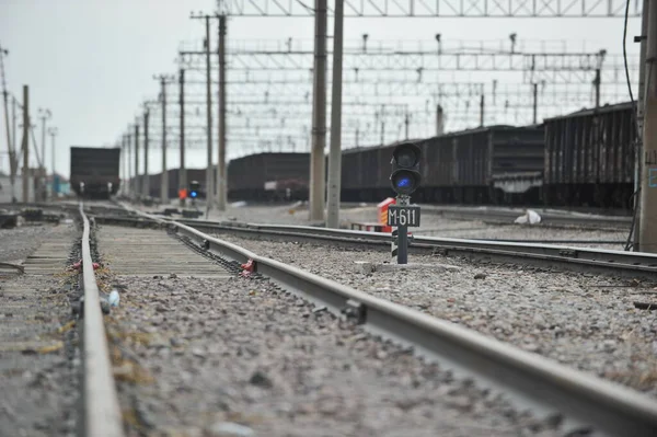 Almaty Bölgesi Kazakistan 2012 Demiryolu Kargo Lokomotifleri Için Işaretler Yönlerle — Stok fotoğraf