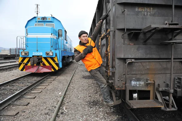 Almaty Bölgesi Kazakistan 2012 Demiryolu Istasyonu Lojistik Merkezi Çalışanları Kargo — Stok fotoğraf