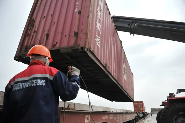 Región Almaty Kazajstán 2012 Trabajadores Estaciones Ferroviarias Centros Logísticos Revisan — Foto de Stock