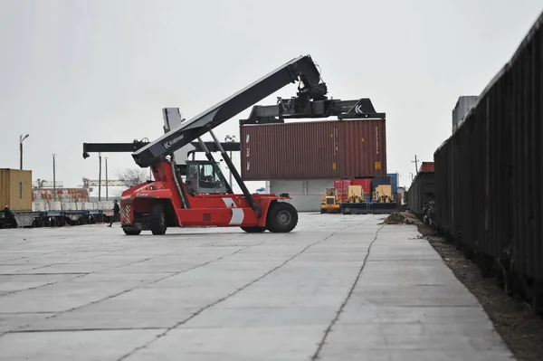 Regione Almaty Kazakistan 2012 Trasporto Speciale Con Gru Sollevamento Container — Foto Stock