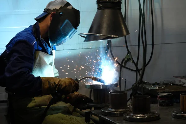 Almaty Kazakhstan 2020 Workers Plant Metal Structures Engaged Pipe Welding — Stock Photo, Image