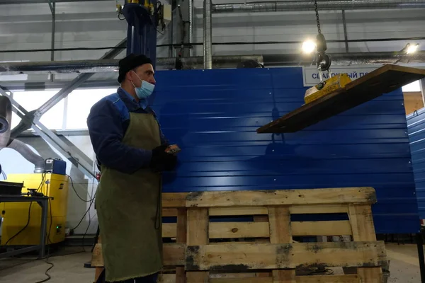 Almaty Kazakhstan 2020 Factory Worker Delivers Metal Parts Loader — Stock Photo, Image
