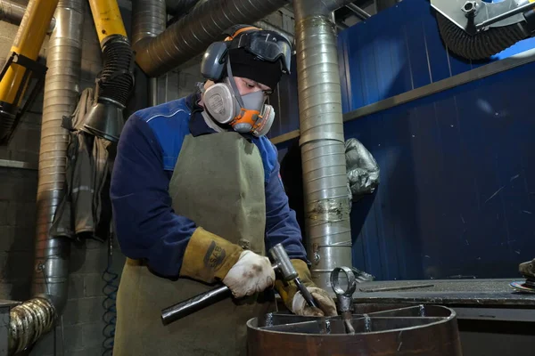 Almaty Kazakhstan 2020 Factory Worker Holds Tool Chipping Metal Products — Stock Photo, Image