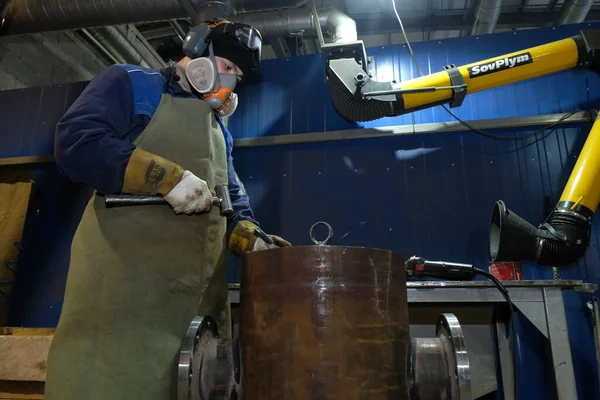 Almaty Kazakhstan 2020 Factory Worker Holds Tool Chipping Metal Products — Stock Photo, Image