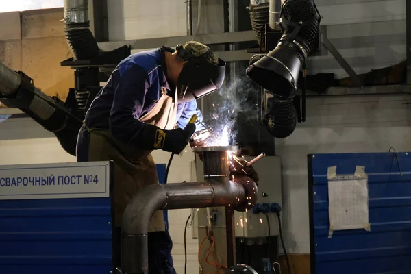 Almaty Kazakhstan 2020 Workers Plant Metal Structures Engaged Pipe Welding — Stock Photo, Image