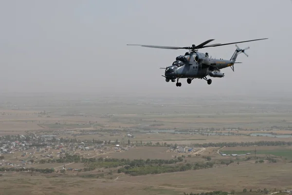 Almaty Kazachstan 2020 Opstijgen Van Een Militaire Helikopter Boven Een — Stockfoto