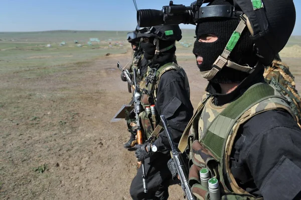 Almaty Kazajstán 2012 Soldados Del Ejército Kazajo Plena Marcha Antes — Foto de Stock