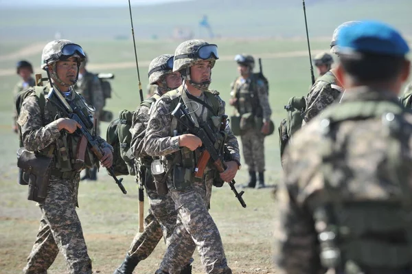 Almaty Kazakhstan 2012 Soldats Armée Kazakhe Pleine Vitesse Avant Début — Photo