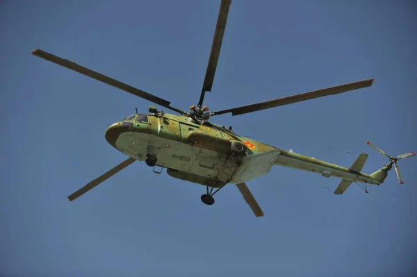 Almaty Kasachstan 2012 Helikopter Steigen Während Einer Militärtaktischen Übung Den — Stockfoto