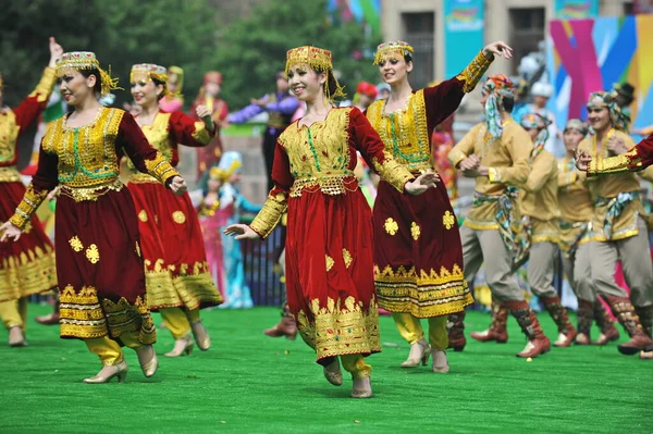 アルマトイ カザフスタン 2012 国家の祝日 カザフスタン国民の団結の日異なる国籍の公演とコンサート — ストック写真