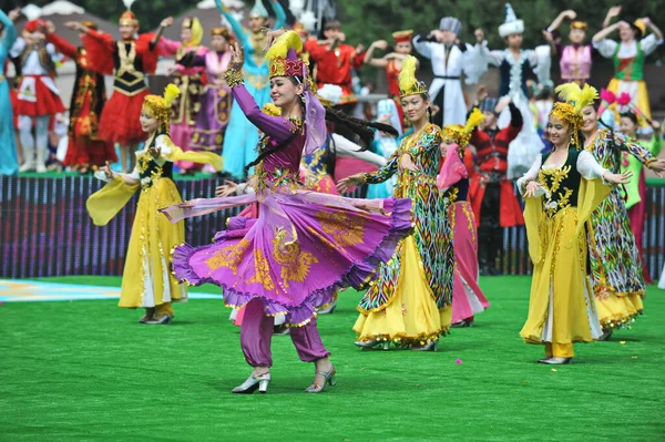 アルマトイ カザフスタン 2012 国家の祝日 カザフスタン国民の団結の日異なる国籍の公演とコンサート — ストック写真