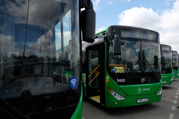 Almaty Kazajstán 2020 Señal Wifi Parabrisas Autobús Urbano — Foto de Stock