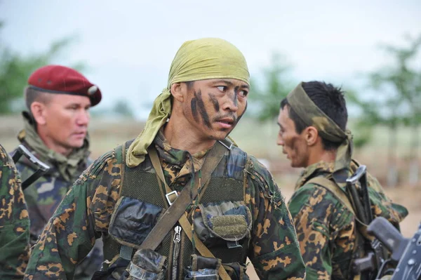 Almaty Kazakhstan 2012 Tentara Unit Polisi Khusus Dalam Peralatan Sedang — Stok Foto