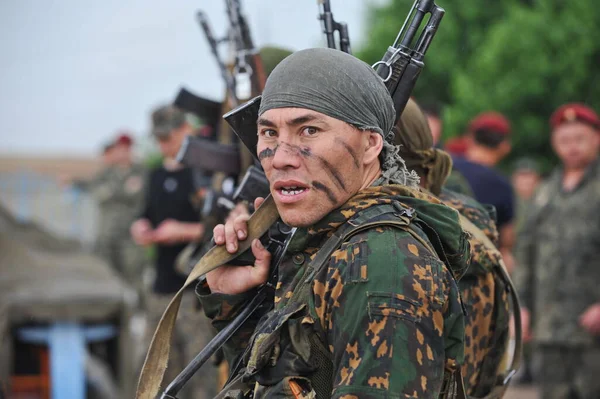 Almaty Kazakhstan 2012 Tentara Unit Polisi Khusus Dalam Peralatan Sedang — Stok Foto