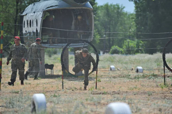 Almaty Kazakhstan 2012 Melewati Ujian Antara Pasukan Khusus Polisi Mengatasi — Stok Foto