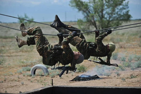 Almaty Kazakhstan 2012 Passed Exam Special Forces Police 克服障碍之路 — 图库照片