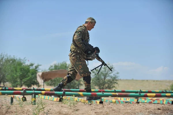 Almaty Kazakhstan 2012 Melewati Ujian Antara Pasukan Khusus Polisi Mengatasi — Stok Foto