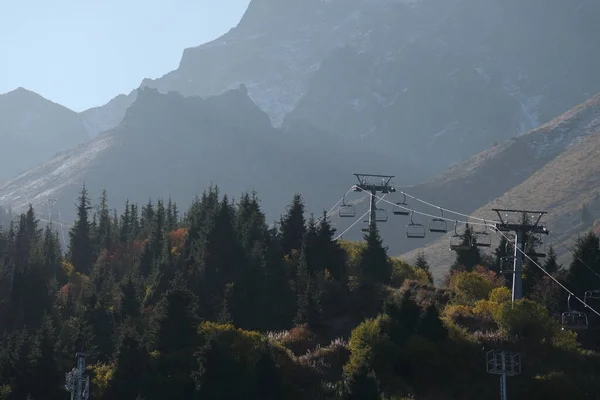 Almaty Kazajstán 2020 Teleférico Entre Las Montañas Colinas Shymbulak —  Fotos de Stock