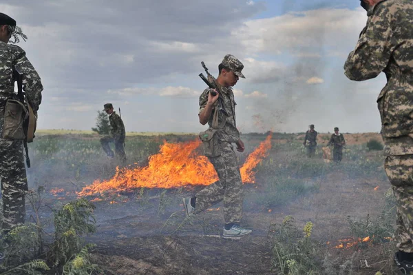 Almaty Kazakhstan 2012 Pelatihan Tempur Antara Tentara Yang Direkrut Menembak — Stok Foto