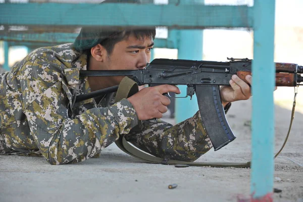 Almaty Kazakhstan 2012 Pelatihan Tempur Antara Tentara Yang Direkrut Menembak — Stok Foto