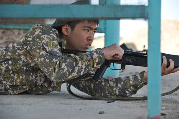 Almaty Kazakhstan 2012 Pelatihan Tempur Antara Tentara Yang Direkrut Menembak — Stok Foto