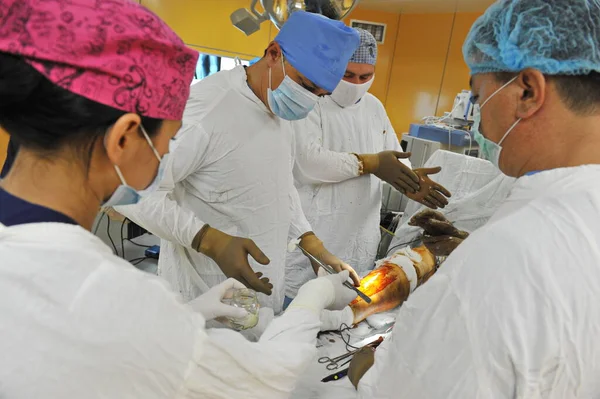 Almaty Kazakhstan 2012 Surgeons Perform Surgery Patient Leg — Stock Photo, Image
