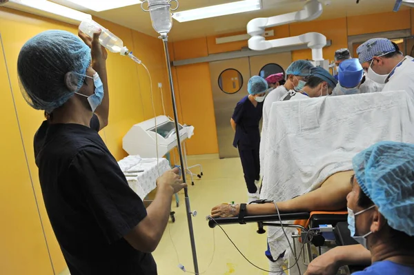 Almaty Kazakhstan 2012 Nurse Monitors Operation Patient — Stock Photo, Image