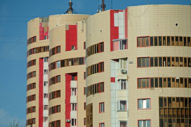 Nur-Sultan / Kazakistan - 09.30. 2020: Başkentin merkezindeki çocuk kardiyo-cerrahi kliniği binaları.