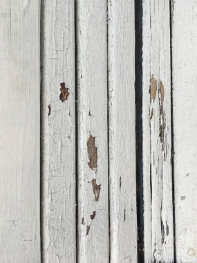 Beyaz boya ile boyanmış ahşap tahtalardan yapılmış eski bir çatlak bank Parçası