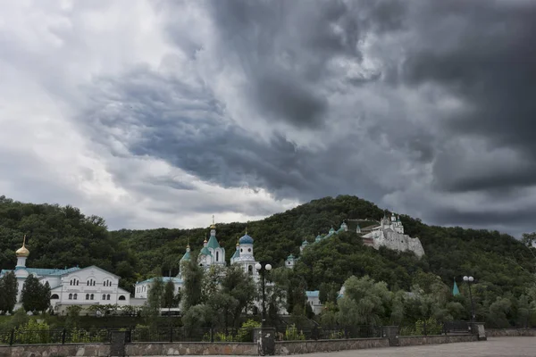 Sviatohirsk Lávra Květnu Dramatické Nebe — Stock fotografie