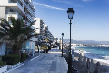 Loutraki, Yunanistan - 30 Haziran 2018: limanda Loutraki, sabah bir yaz gününde