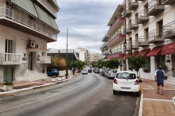 Loutraki Greece Haziran 2018 Bulutlu Bir Yaz Gününde Loutraki Caddesinde — Stok fotoğraf