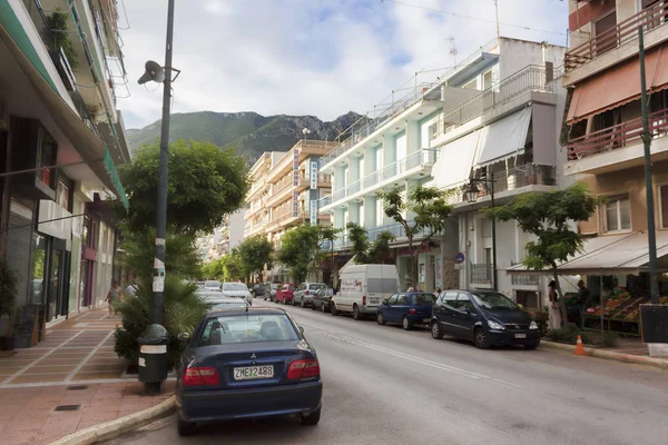 Loutraki ギリシャ 2018年6月27日 曇りの夏の日にルトラキの街で — ストック写真