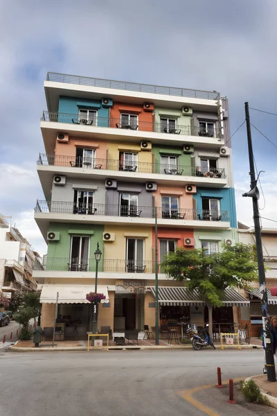 Loutraki Griekenland Juni 2018 Straat Van Loutraki Een Bewolkte Zomerdag — Stockfoto