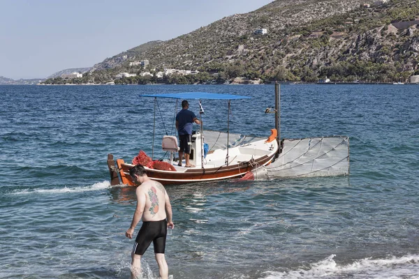 Loutraki Řecko Července 2018 Moře Pláži Loutraki Velmi Čisté Navzdory — Stock fotografie