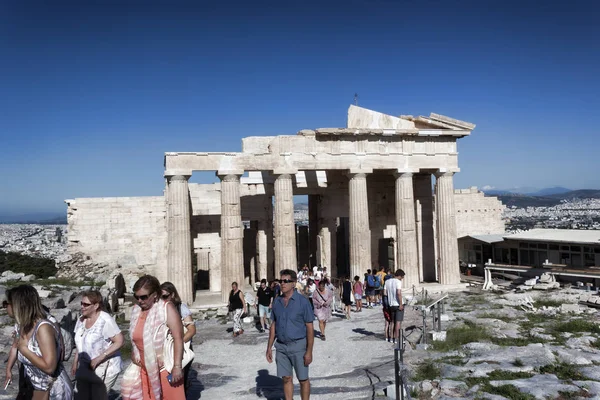 아테네 그리스 2018 아테네의 아크로폴리스에서 붐비는 이것은 그리스에서 방문한 기념물 — 스톡 사진
