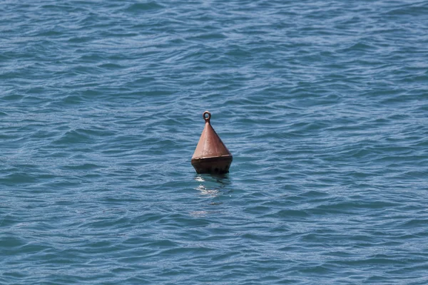 Bóia Restritiva Balançando Nas Ondas Golfo Corinto Loutraki — Fotografia de Stock