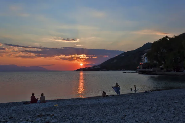 Krásný Západ Slunce Pláži Loutraki Řecko — Stock fotografie