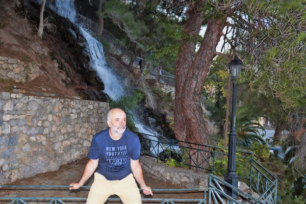 Man Mature Age Sits Rails Waterfall Fence Loutraki Greece — Stock Photo, Image