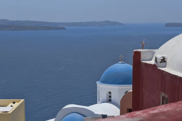 Utsikt Havet Fra Toppen Øya Santorini Øyas Symbol Kirkens Blå – stockfoto