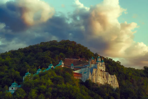 Kostel Svatého Mikuláše Křídové Hory Sviatohirsk Večer Nad Horou Dramatická — Stock fotografie