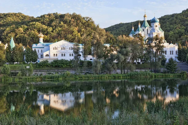 Sviatohirsk Lavra Sulla Riva Dei Donet Seversky Riflessioni Nell Acqua — Foto Stock