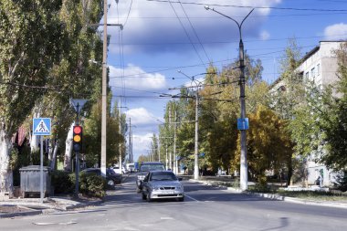 Slovainsk, Ukrayna - 10 Ekim 2018: Yeni trafik ışıkları Sloviansk sokaklarda hareketi düzenleyen