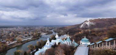 Gözlem güverte Sviatohirsk Lavra ve Siversky Donets panoramik manzara. Sonbahar, Ekim