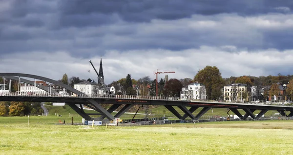 Waldschleshen Bro Över Floden Elbe Dresden Bakgrunden Dramatiska Himlen — Stockfoto