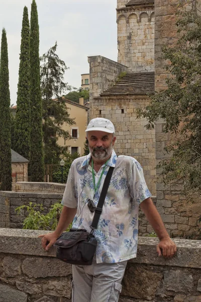 Man Beard Baseball Cap Tourist Audio Guide Old City Girona — Stock Photo, Image
